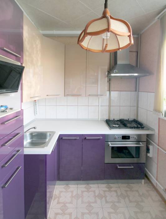 Фото Маленькая кухня в доме корабле, картинка