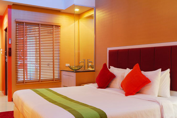 Фото Цвет и его сочетания в интерьере - спальня с умывальником