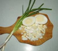 Рецепт Салат из яиц, сыра и зеленого лука