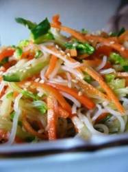 Рецепт Салат из моркови с зеленым горошком