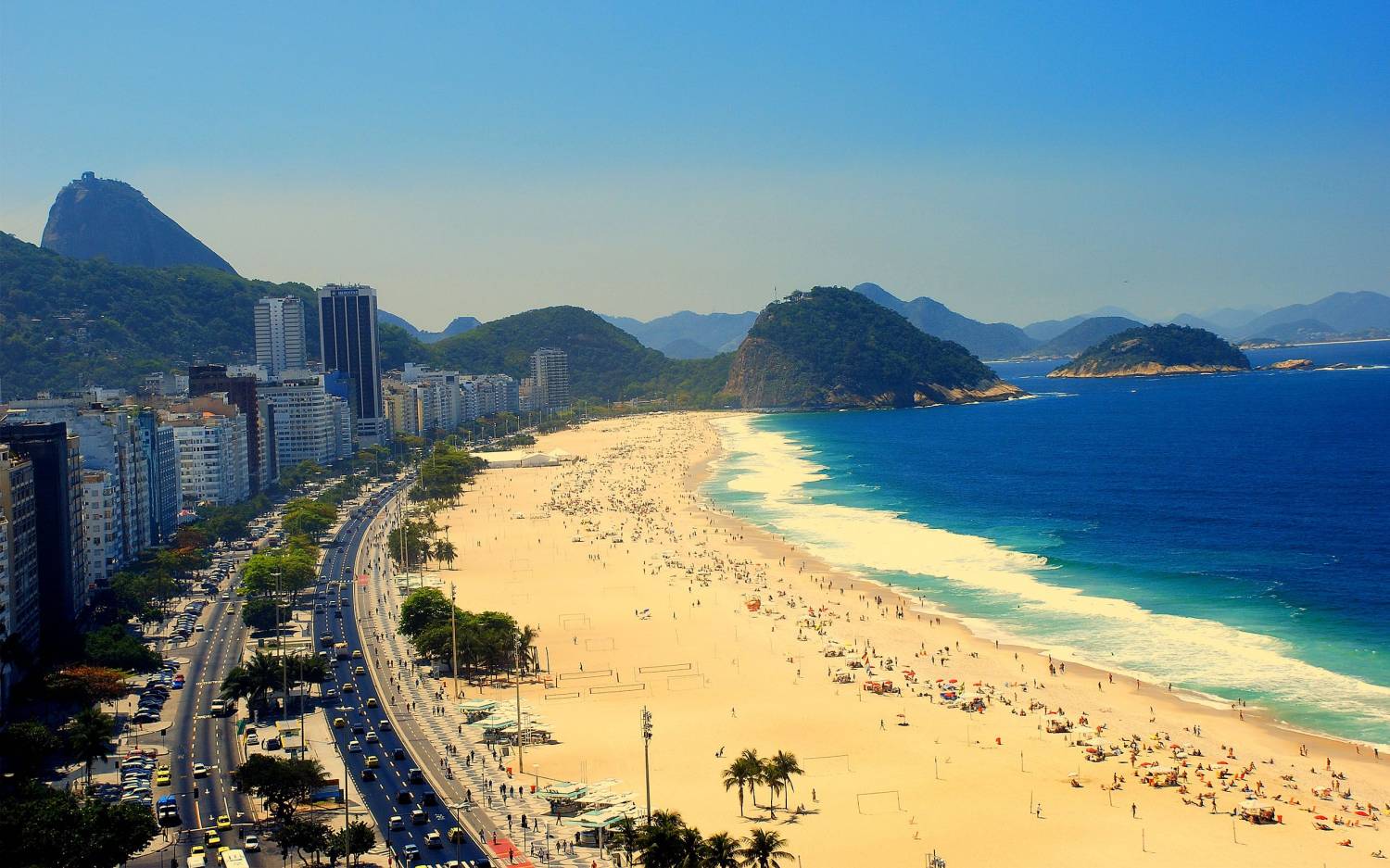 Лучший городской пляж - Копакабана (Бразилия) .