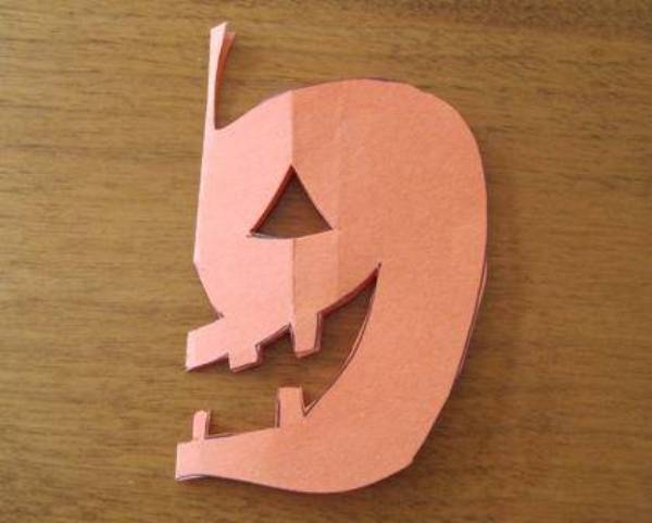 Мастер-класс по вырезанию тыквы из бумаги на Хэллоуин. Шаг 3